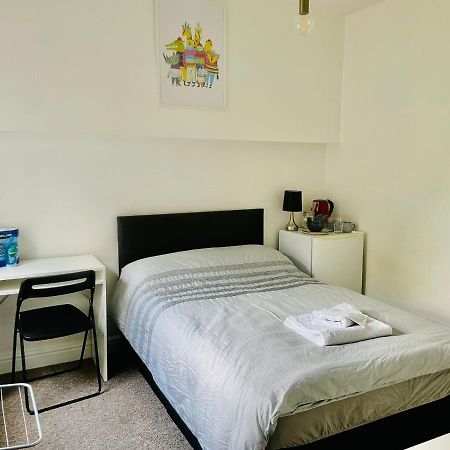 305 High Town Road Hostel Luton  Exterior photo